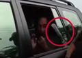 Viral Video Jokowi Dilempar Gulungan Kertas oleh Sosok Kakek Tua Saat Berkunjung ke Lokasi Bencana Gunung Semeru