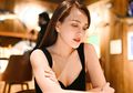 Bak Gadis Belia Pakai Crop Top dan Rok Mini Ketat Saat Liburan ke Luar Negeri, Shandy Aulia Justru Cuek Isi Tas Seharga Rp35 Juta Penuh dengan Pampers, Mama Muda Modis!