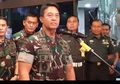 Disambut Meriah di Tanah Papua, Jenderal Andika Perkasa Dikerumuni Emak-emak Sampai Dipuji Ganteng, Lagi Ngulek Rujak Langsung Ditinggal Demi Temui Sang Panglima TNI