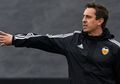 Sempat Nyatakan Dukungan, Gary Neville Justru Dilempar Botol Bir Fan Manchester City