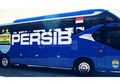 Baru Turun dari Bus, Tim Persib Bandung Langsung Dikerumuni Warga Solo