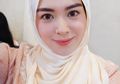 5 Lipstik Coral Halal ala Ayana Moon yang Cocok Dipakai Saat Buka Puasa Bersama