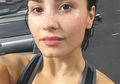 10 Gaya Selfie Seleb Di Instagram Tanpa Make Up