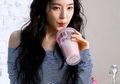 Sontek 10 Style Memakai Outfit Garis-garis ala Irene 'Red Velvet'