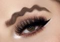 "Squiggly Brow" Tren Alis yang Lagi Ngehits di Instagram, Yay or Nay?