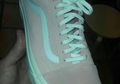 Warna Sepatu Vans yang Bikin Heboh, Yang ini Warna Hijau atau Pink Girls?