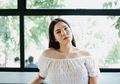 Bergaya Kasual Bak ABG Kekinian, Alice Norin Kenakan Alas Kaki yang Harganya Nggak Main-main!