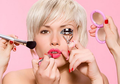 Mau Makeup Awet dari Pagi Sampai Sore? Contek 3 Tips Agar Makeup Tahan Lama ini deh!