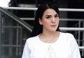 OOTD Feminin dan Simpel ala Alice Norin, Hot Mom yang Super Modis!