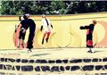 5 Cara Bikin Foto Levitasi Yang Beda