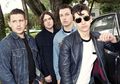 Arctic Monkeys Suka Lagunya Dicover Miley Cyrus