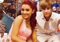 Justin Bieber dan Ariana Grande Jadian
