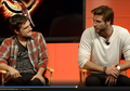 Josh Hutcherson dan Liam Hemsworth Rasakan Kegunaan Facebook