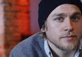 Charlie Hunnam Akui Punya Chemistry Sejak Casting Fifty Shades of Grey