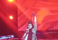 Virzha Indonesian Idol Menghibur Penonton Dengan Lagu Milik The Strokes