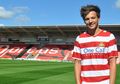 Bela Doncaster Rovers. Louis "One Direction" Disambut Bak David Beckham