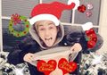 Miley Cyrus Pamer Payudara di Akun Twitternya
