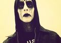 Travis Barker Jadi Black Metal untuk Halloween