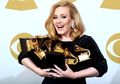 Adele Kini Bergelar Kesatria Dari Kerajaan Inggris