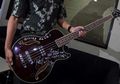 Gitar Bas Dari Trujillo "Metallica" Untuk Jokowi Jadi Milik Negara
