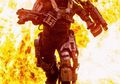 Penampakan Tom Cruise Bersenjata Lengkap