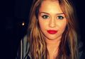 Belajar Memasak, Miley Cyrus Iris Jarinya Tangannya