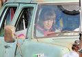 Adam Sandler Berpakaian Wanita di Film Terbarunya