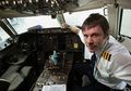 Bruce Dickinson Terancam Kehilangan pekerjaan sebagai Pilot