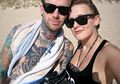Jona "BMTH" Weinhofen : Rayakan Valentine Di Bali