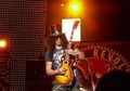Senar Putus Pas Manggung? 5 Gitaris Ini Juga Pernah, dan Nggak Jadi Masalah!