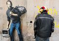 Wow, Banksy Membuat Mural Steve Jobs di Kamp Pengungsian Perancis