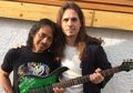 Ini Dia Koleksi Gitar Para Rockstar Milik Dewa Budjana