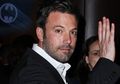 Ben Affleck Ajak Fans Naik Batmobile, Superman Ngapain?