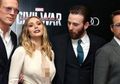 Eh, Chris Evans Tersihir Payudara Elizabeth Olsen