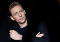 Tom Hiddleston Jadi James Bond Baru?