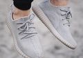 Gila! Ternyata Ini Alasan Kenapa Sneakers Adidas Yeezy Mahal Banget
