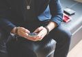 Kepribadian Kamu Bisa Dicek dari Cara Megang Smartphone Lho! Termasuk Urusan Jodoh~
