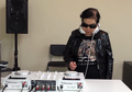 Wuih, Ini Dia DJ Tertua di Dunia! Umurnya 82 Tahun, dan Dia Seorang Nenek!