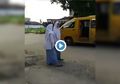 Duh, Prank Anak SMA ke Supir Angkot Ini Nyebelin Banget, Kasian Tukang Angkotnya