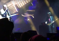 Iseng Banget. Gitaris Radiohead Nge-prank Thom Yorke Saat Manggung. Liat Videonya Nih.