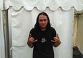 Benarkah Minum Air Embun Bisa Bikin Scream Jadi Lebih Bagus? Vokalis Band Metal Ini Menjawabnya.