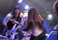 Ini dia Yang Ditunggu-tunggu. Robert Trujillo berduet Bass Dengan Anaknya, Tye Trujillo, Di Konser Korn.