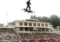 Unik, Bola Final Piala Portugal Diantar Orang yang Naik Drone!