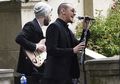 Merinding. Ini Rekaman Suara Chester Bennington Menyanyikan "Hallelujah" Di Pemakaman Chris Cornell