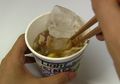 Cuma di Jepang Mi Instan Bisa Dimakan Pake Es Batu dan Katanya Seger