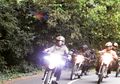 Nggak Sembarangan, Ini 5 Tata Cara Menyalip Kendaraan yang Benar!