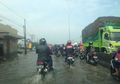 Biar Motor Nggak Mogok, Begini 3 Cara yang Benar Buat Menerobos Banjir