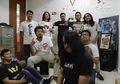 Kenapa Sih Orang Pake Baju Band Padahal Nggak Dengerin Musiknya?