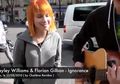 Ketemu Cowok Asing di Jalan, Hayley Williams Jamming Bawain Lagu Ignorance. Ini Aksinya!