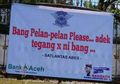 Bikin Ngakak, Ini Dia 4 Spanduk Lalu Lintas dari Kepolisian yang Kocak dan Kreatif Banget